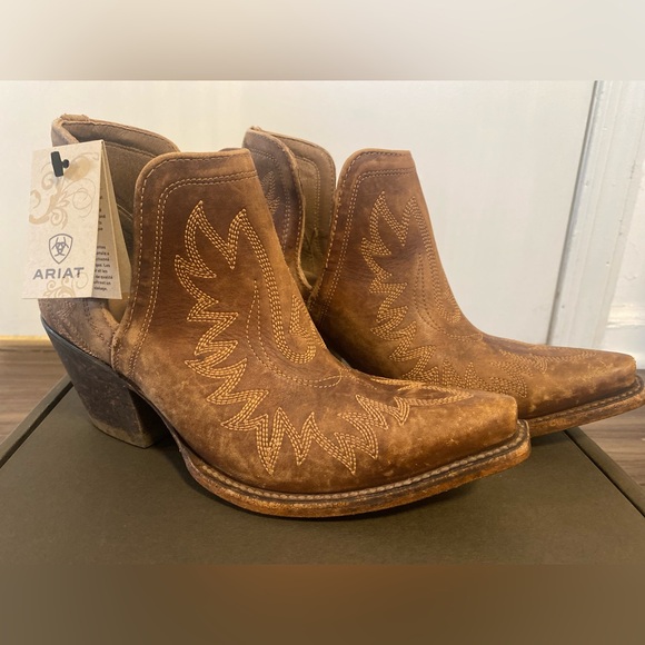 Ariat Shoes - NWT! Ariat Dixon Brown Western Boots - Size 7.5